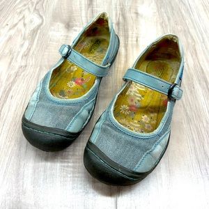 Woman’s keen sandals- 8.5